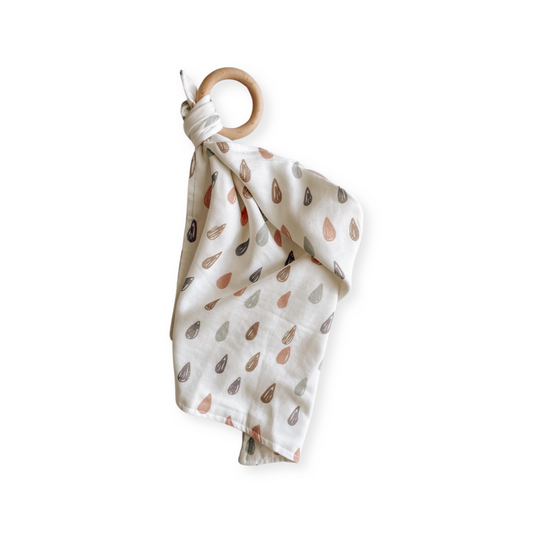 Comforter with teething ring • Raindrop Print