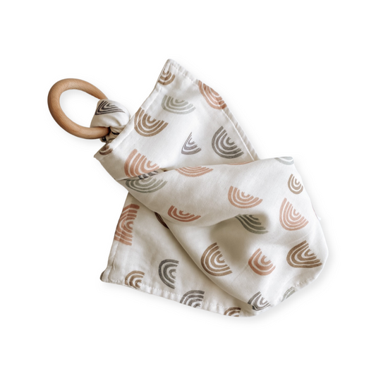 Comforter with teething ring • Rainbow Print